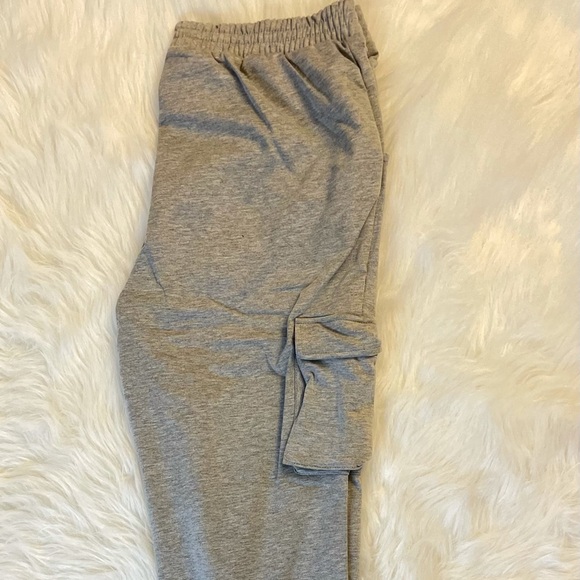 GREY FITTED PLUS SIZE CARGO JOGGER SWEATPANTS - Picture 7 of 11